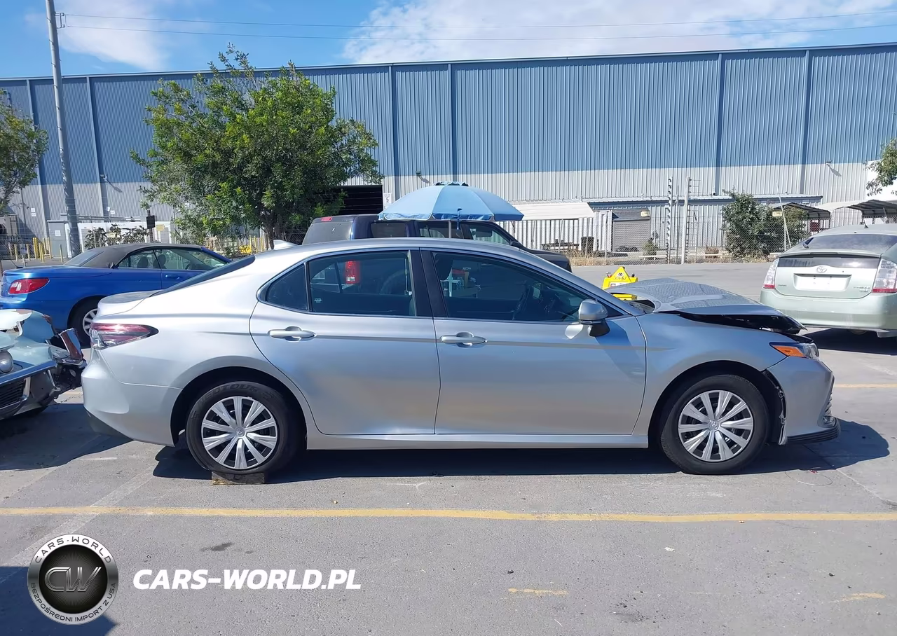 2024 Toyota Camry Hybrid Le VIN:4T1C31AK8RU626486 - 13