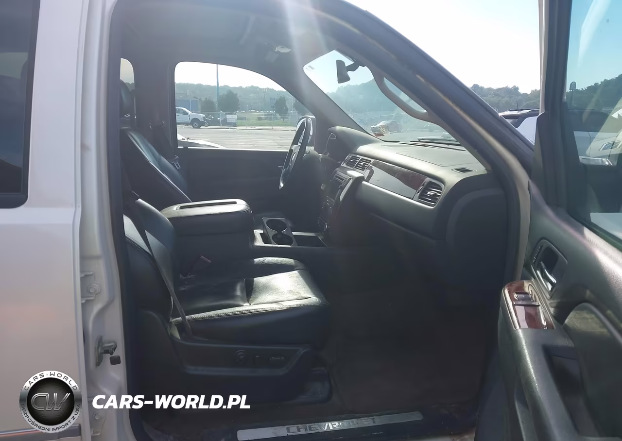 2010 Chevrolet Suburban 1500 Ltz VIN:1GNUKKE34AR185880 - 5