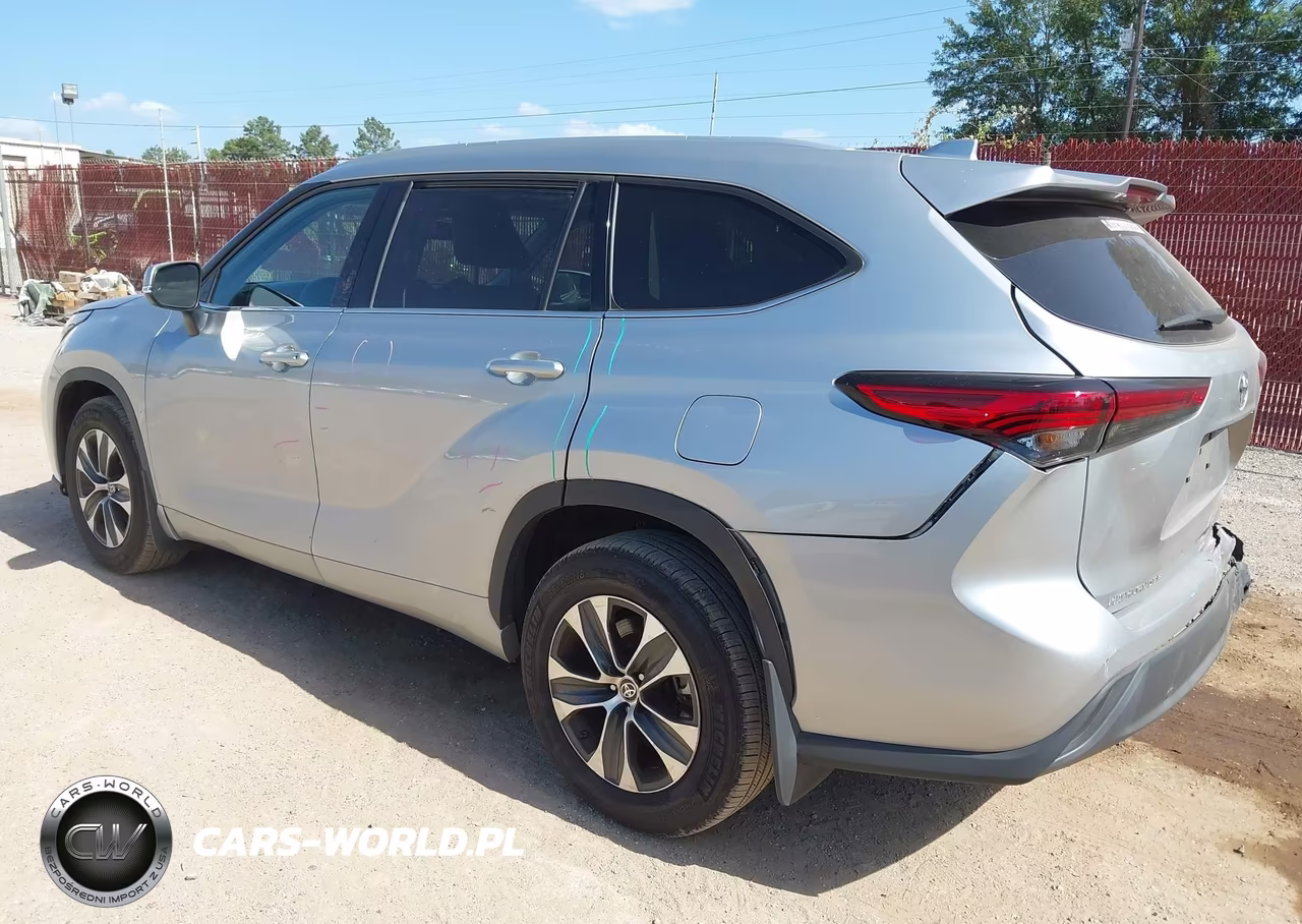 2022 Toyota Highlander Xle VIN:5TDGZRAH2NS121565 - 3