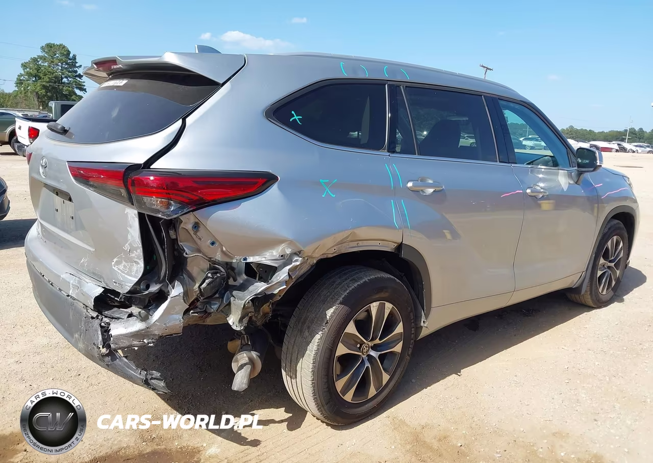 2022 Toyota Highlander Xle VIN:5TDGZRAH2NS121565 - 4