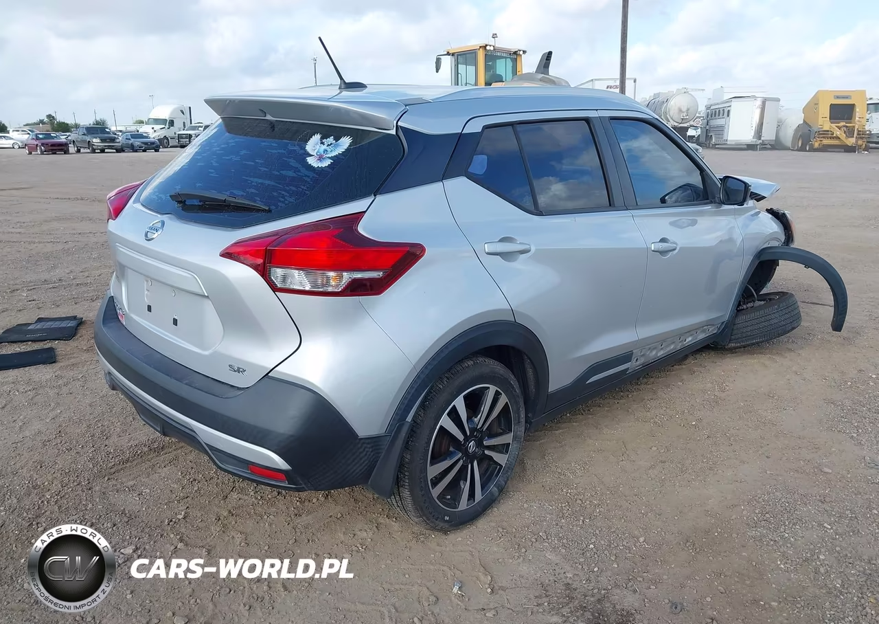 2019 Nissan Kicks Sr VIN:3N1CP5CU2KL542195 - 4