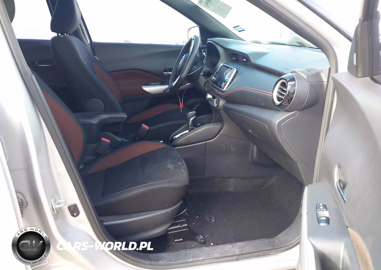 2019 Nissan Kicks Sr VIN:3N1CP5CU2KL542195 - 5