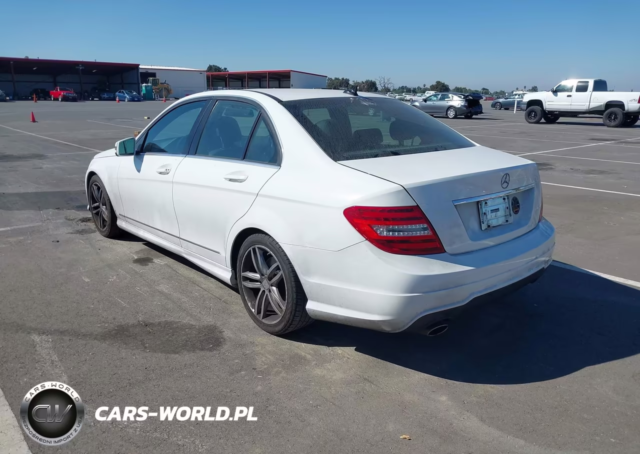 2013 Mercedes-Benz C 250 Sport VIN:WDDGF4HB5DA862324 - 3