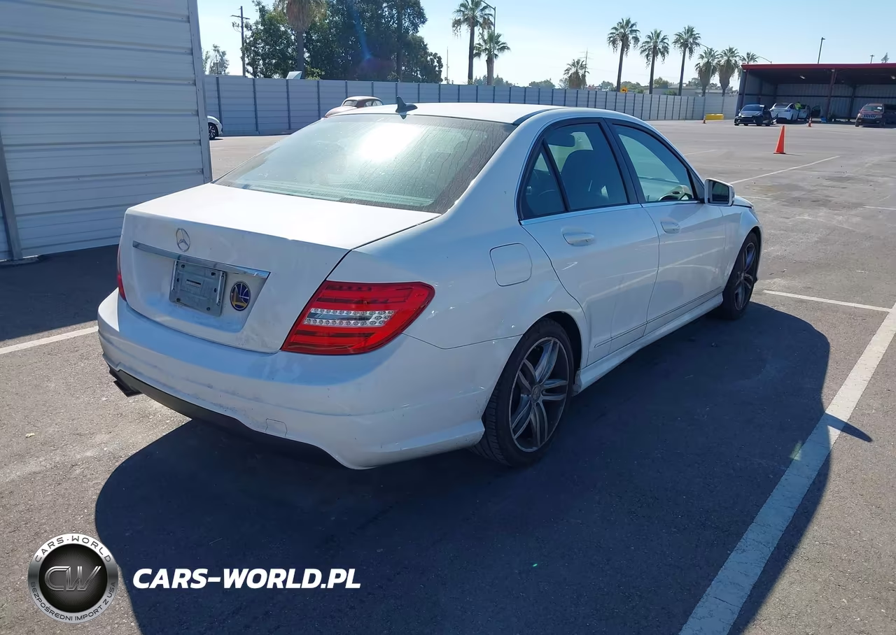 2013 Mercedes-Benz C 250 Sport VIN:WDDGF4HB5DA862324 - 4