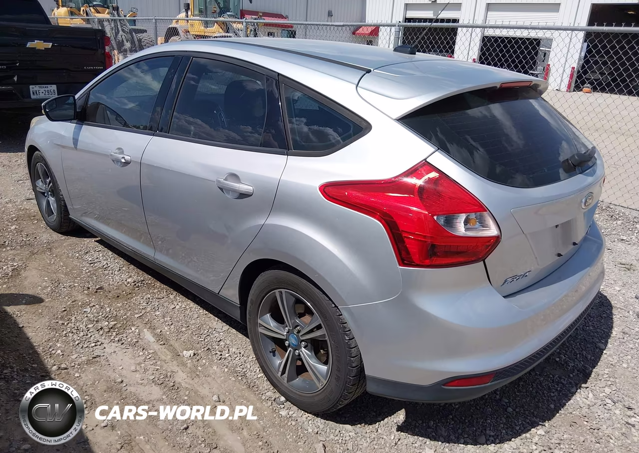 2014 Ford Focus Se VIN:1FADP3K22EL130158 - 3