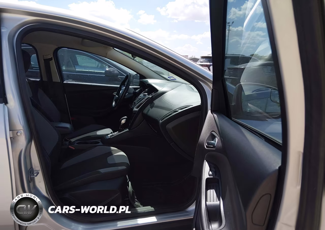 2014 Ford Focus Se VIN:1FADP3K22EL130158 - 5