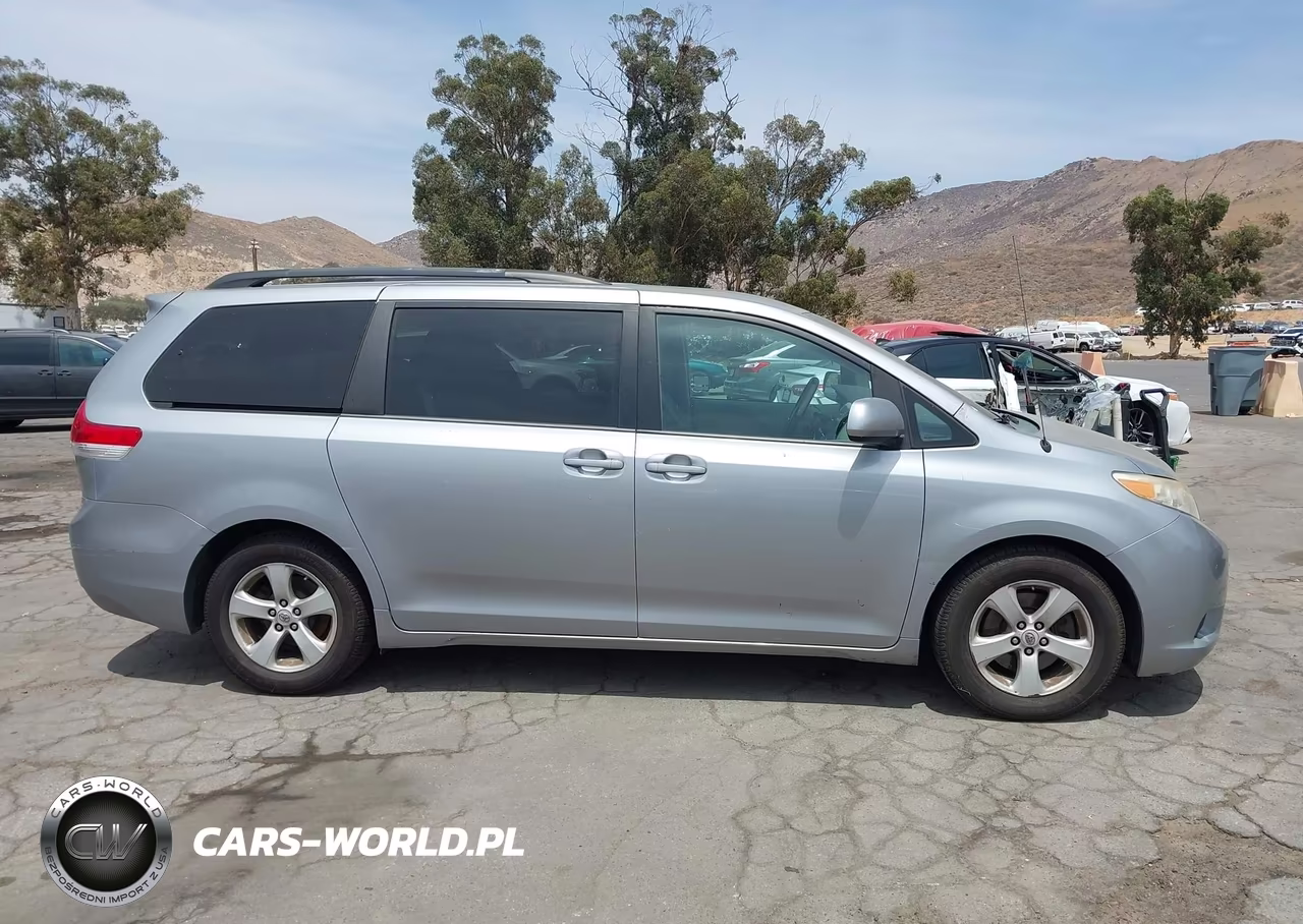 2013 Toyota Sienna Le V6 8 Passenger VIN:5TDKK3DC1DS282063 - 13