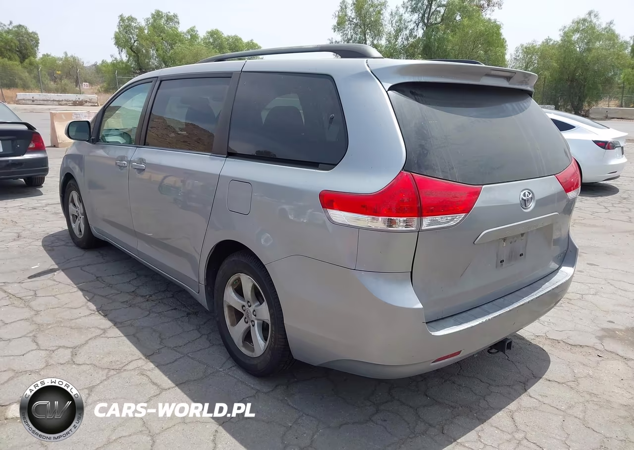 2013 Toyota Sienna Le V6 8 Passenger VIN:5TDKK3DC1DS282063 - 3