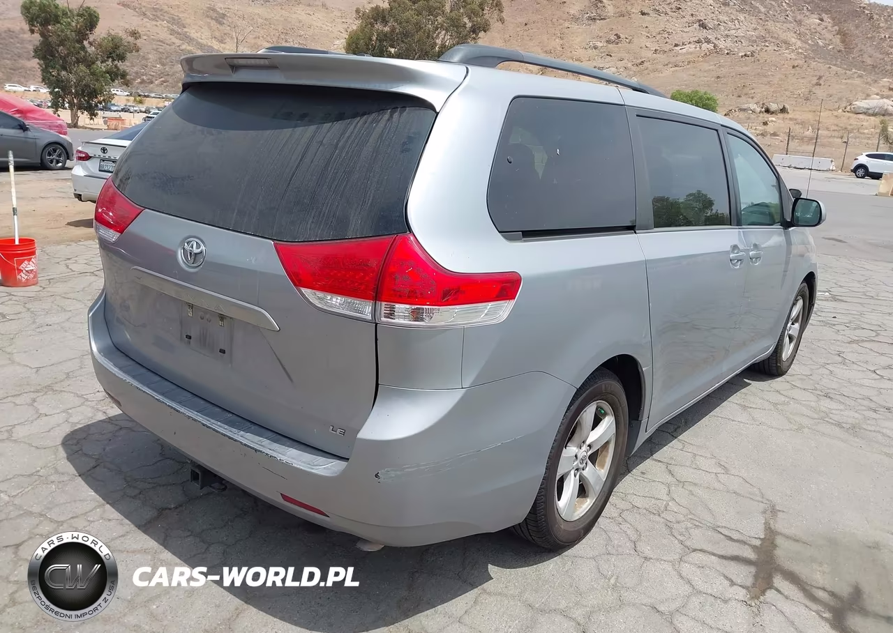 2013 Toyota Sienna Le V6 8 Passenger VIN:5TDKK3DC1DS282063 - 4