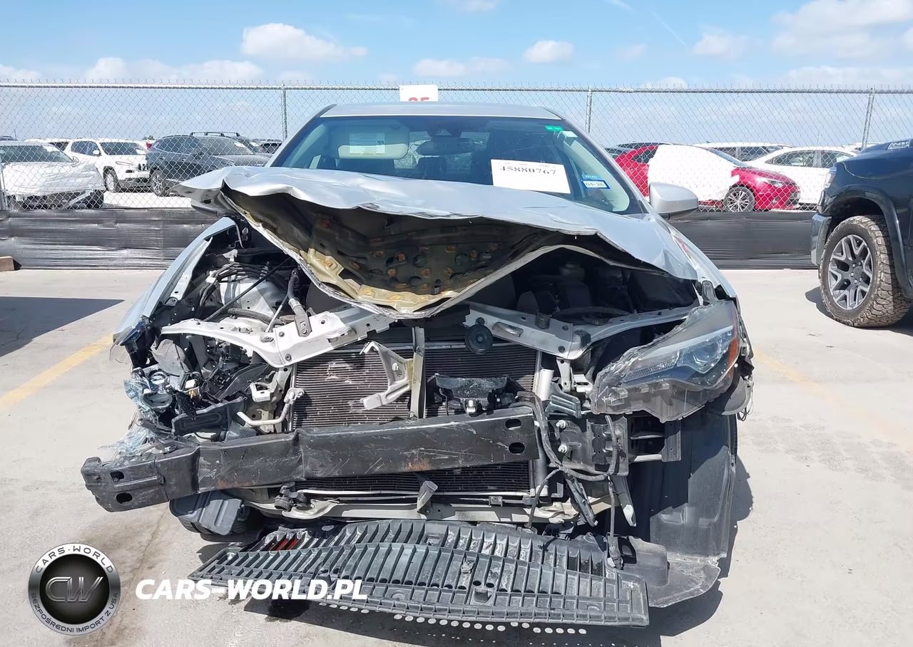 2018 Toyota Corolla Le VIN:5YFBURHE4JP833471 - 13