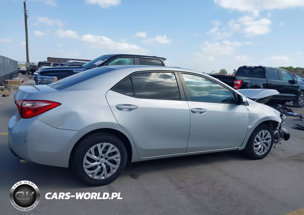 2018 Toyota Corolla Le VIN:5YFBURHE4JP833471 - 14