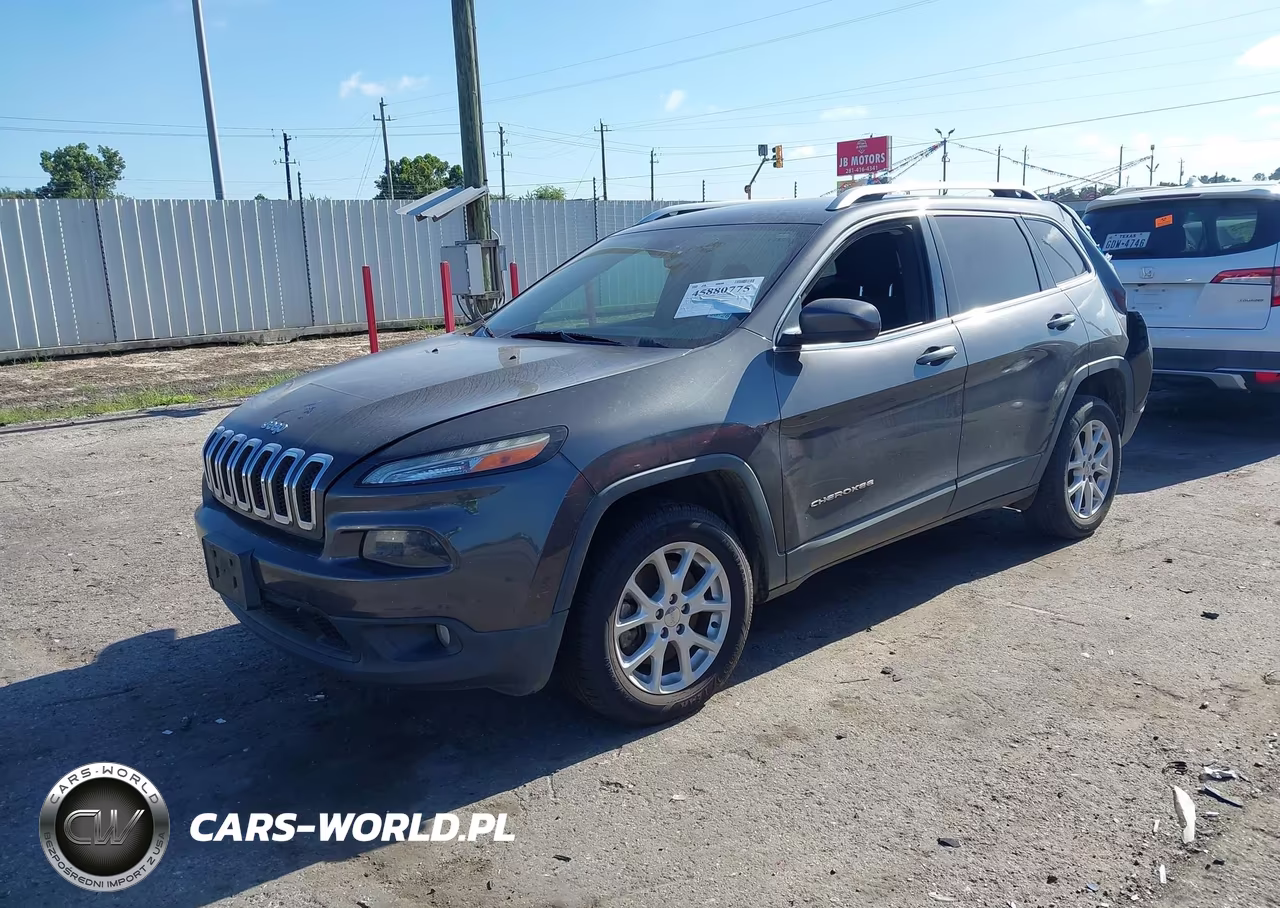 2015 Jeep Cherokee Latitude VIN:1C4PJLCB2FW791079 - 2