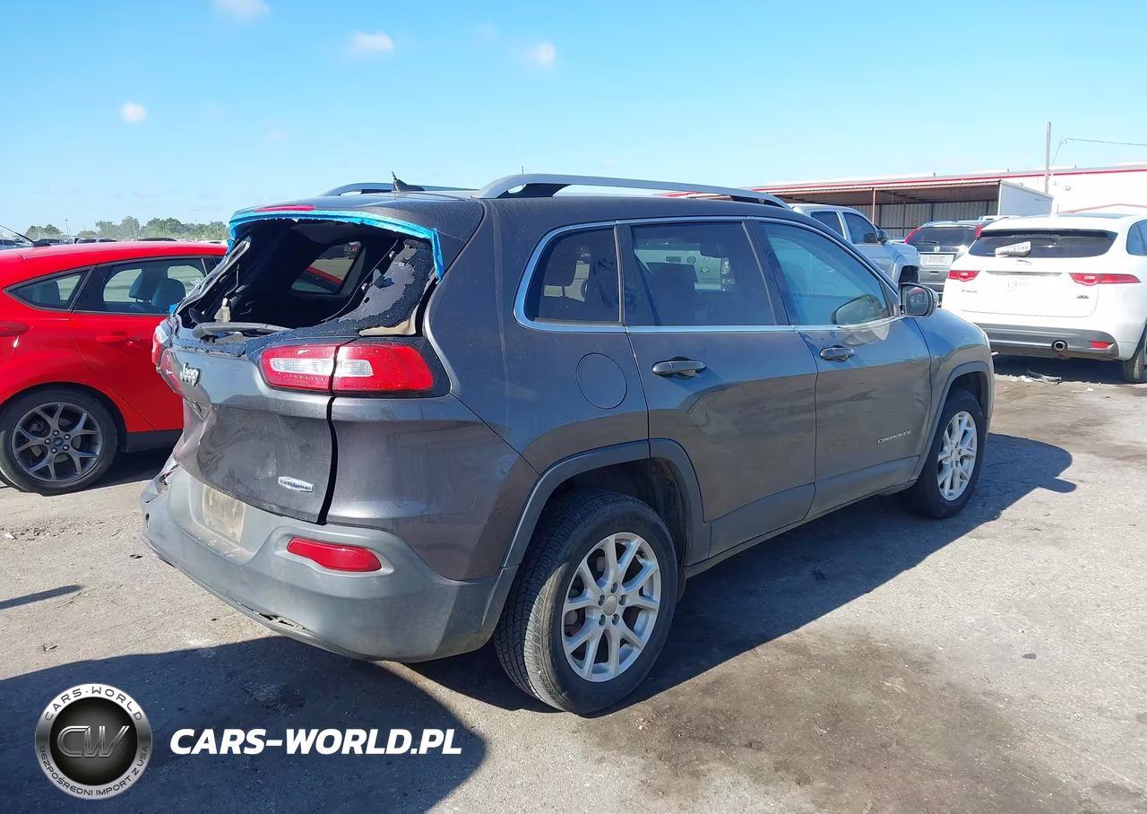 2015 Jeep Cherokee Latitude VIN:1C4PJLCB2FW791079 - 4