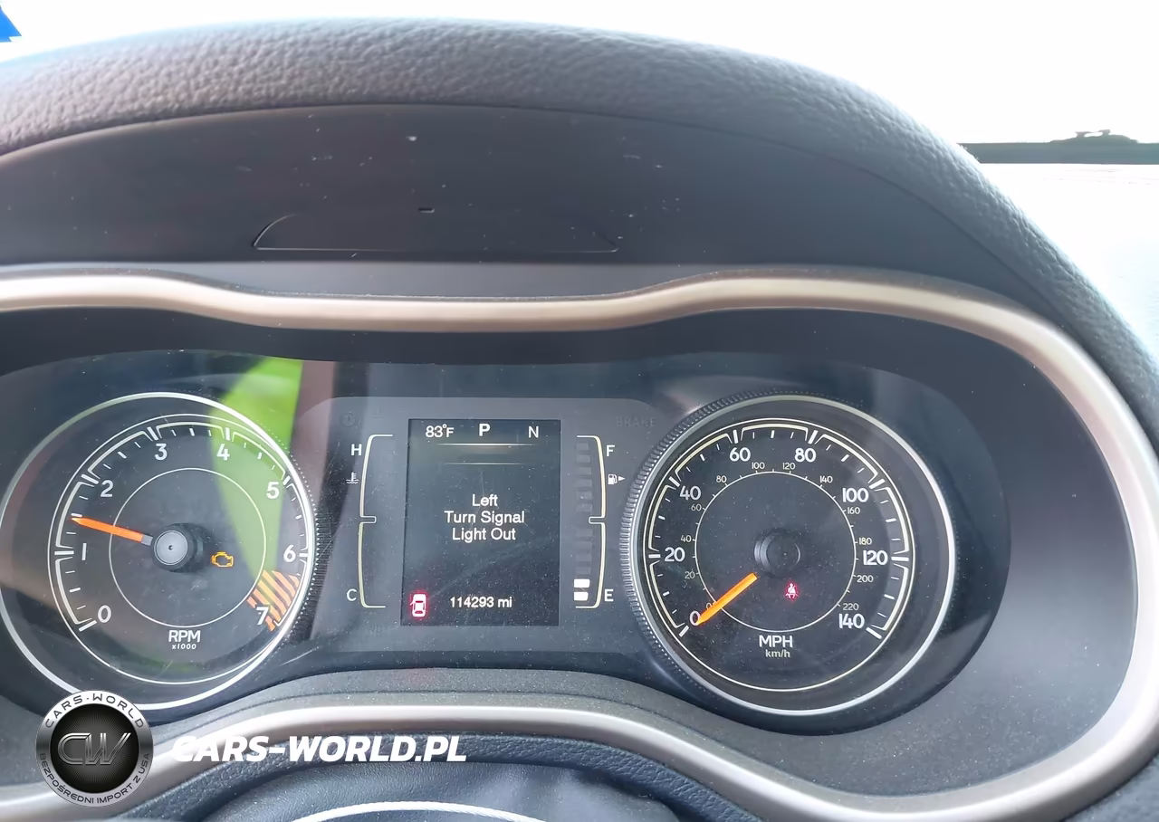 2015 Jeep Cherokee Latitude VIN:1C4PJLCB2FW791079 - 7