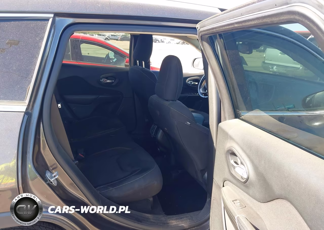 2015 Jeep Cherokee Latitude VIN:1C4PJLCB2FW791079 - 8