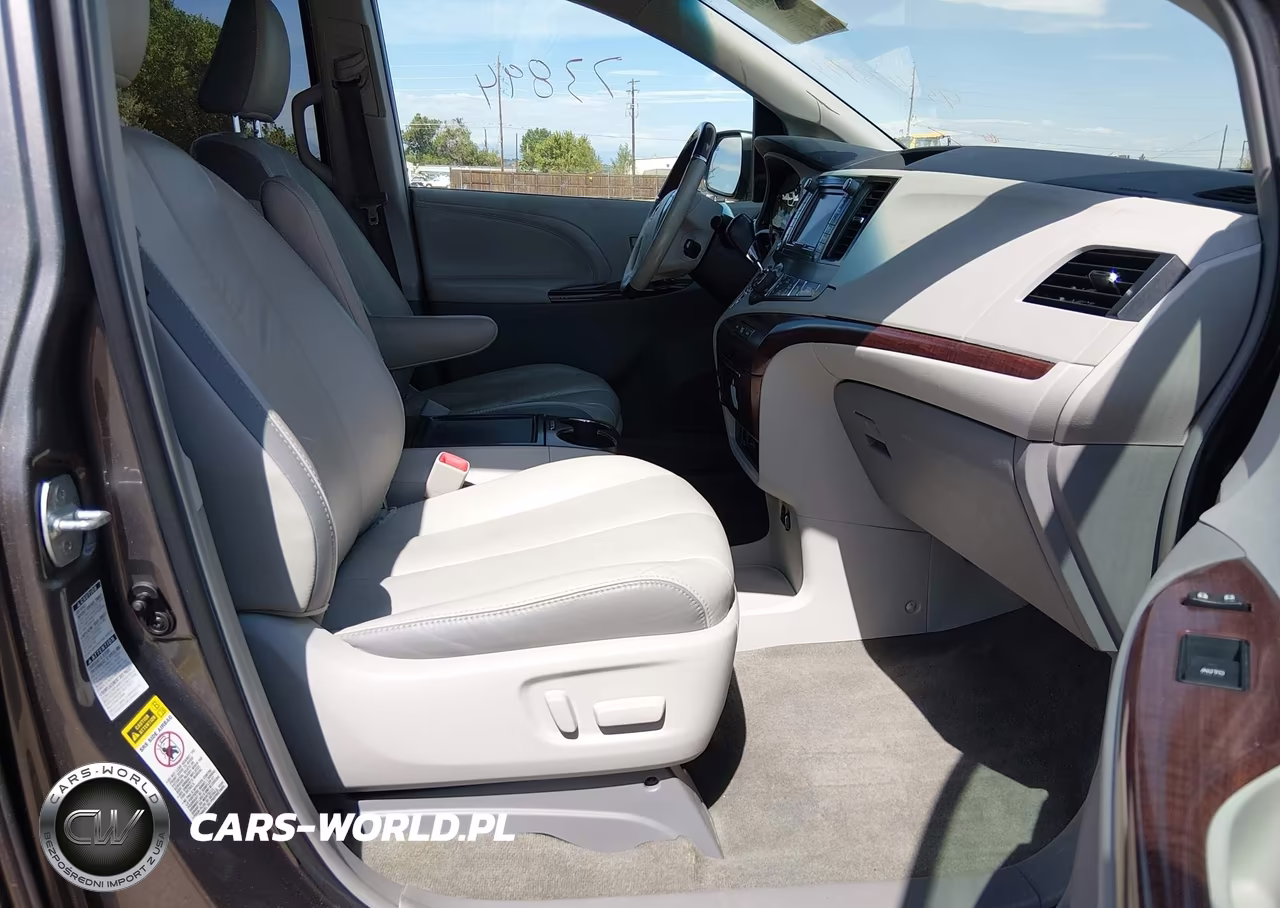 2012 Toyota Sienna Limited 7 Passenger VIN:5TDDK3DC8CS030771 - 5
