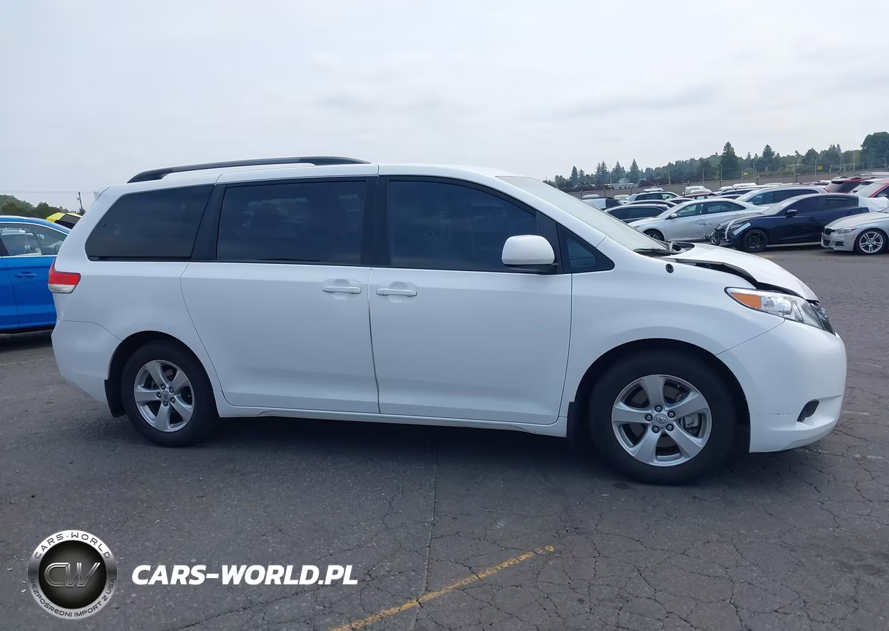 2011 Toyota Sienna Le V6 VIN:5TDKK3DC2BS002079 - 13