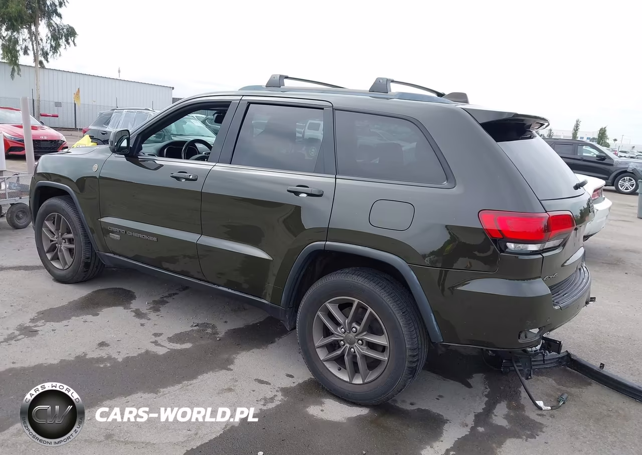 2016 Jeep Grand Cherokee 75Th Anniversary VIN:1C4RJFAG3GC456974 - 3