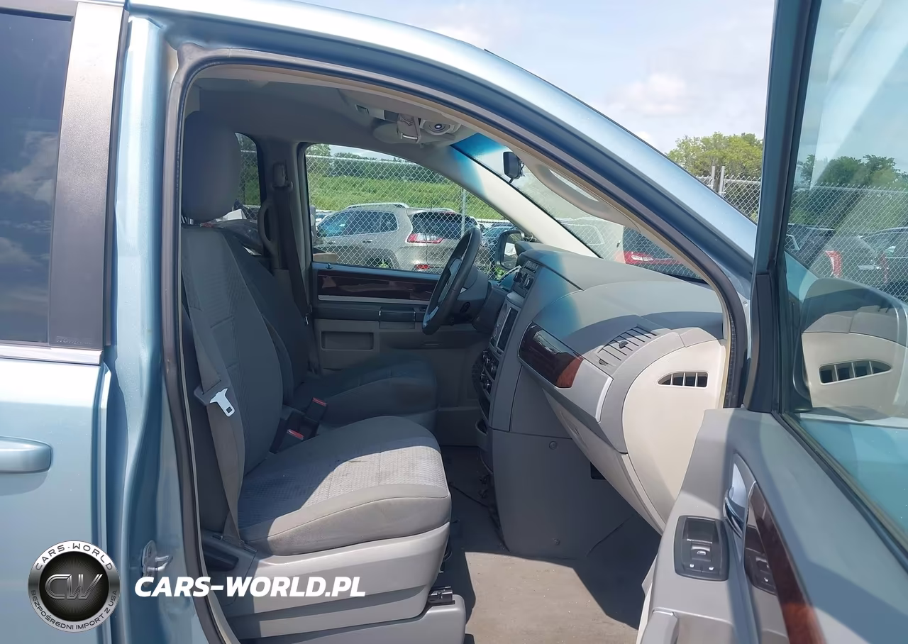 2010 Chrysler Town & Country Touring VIN:2A4RR5D18AR466581 - 5