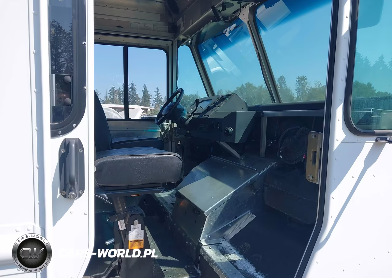 2016 Ford E-450 Stripped VIN:1FC3E4KL4GDC18023 - 5