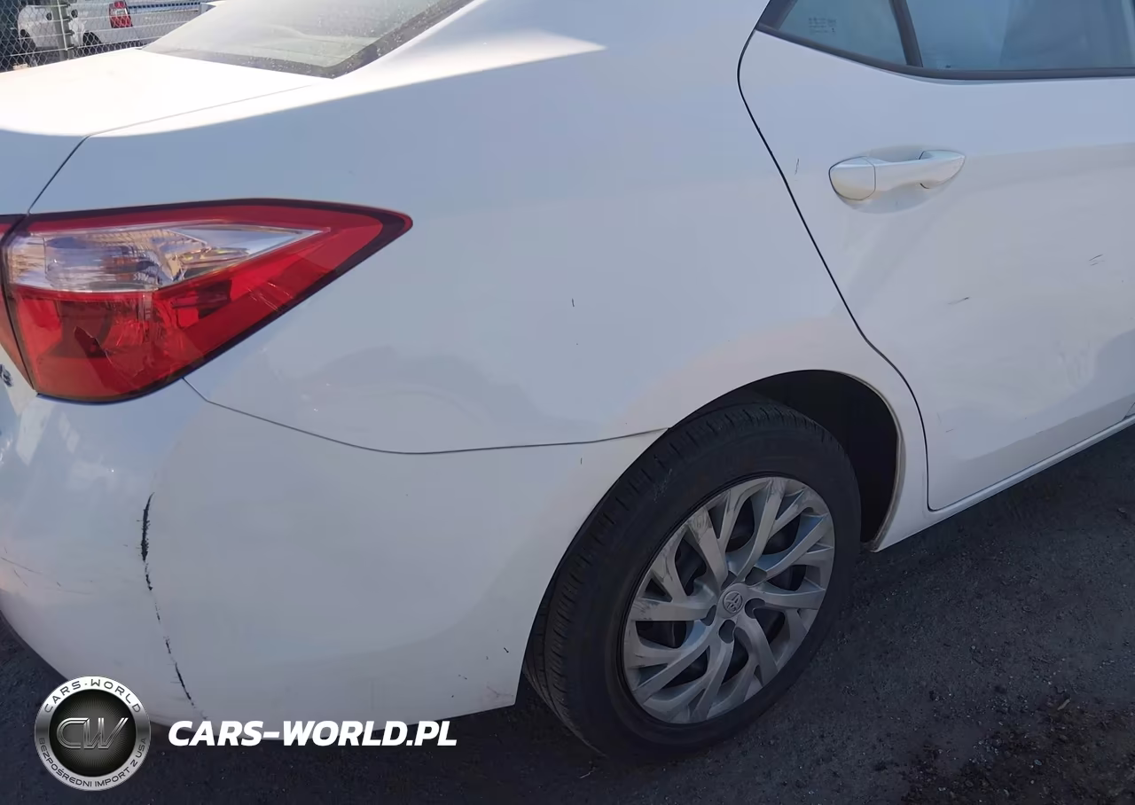 2018 Toyota Corolla Le VIN:2T1BURHE0JC015168 - 16