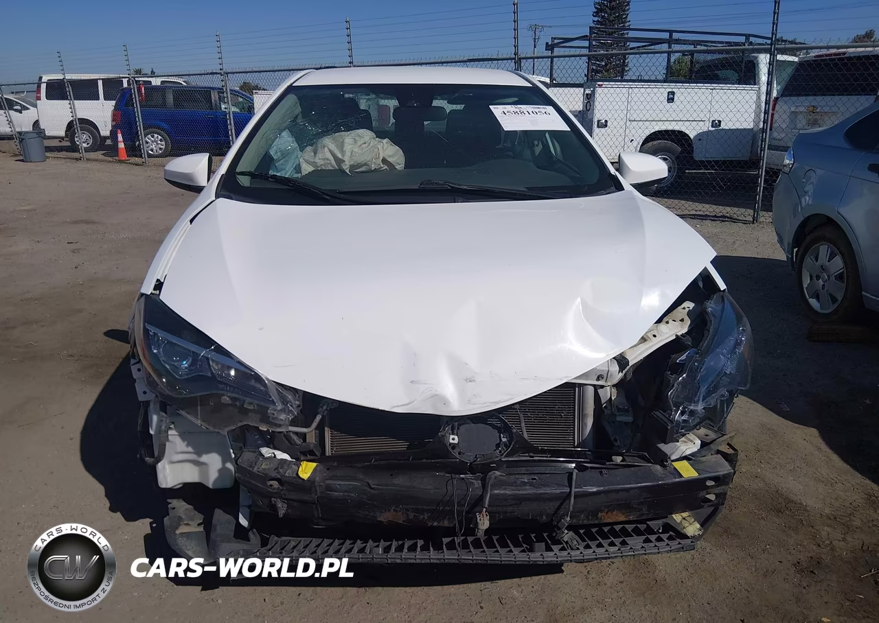 2018 Toyota Corolla Le VIN:2T1BURHE0JC015168 - 18