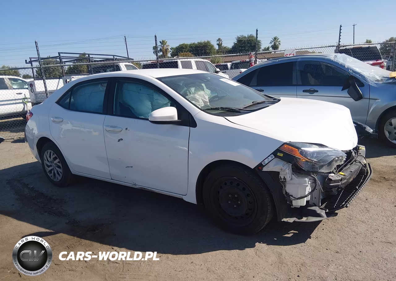 2018 Toyota Corolla Le VIN:2T1BURHE0JC015168 - 19