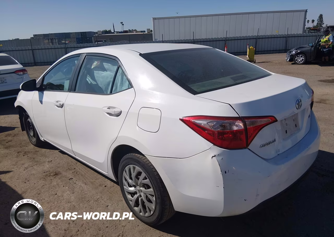 2018 Toyota Corolla Le VIN:2T1BURHE0JC015168 - 3