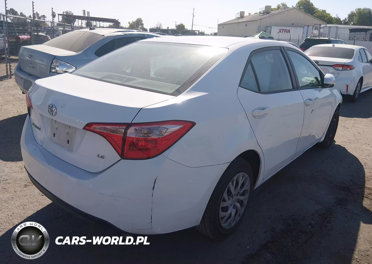 2018 Toyota Corolla Le VIN:2T1BURHE0JC015168 - 4