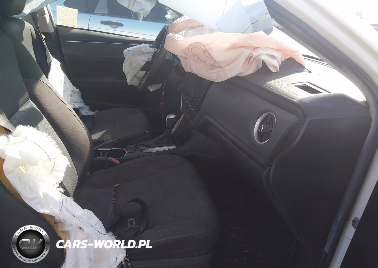 2018 Toyota Corolla Le VIN:2T1BURHE0JC015168 - 5
