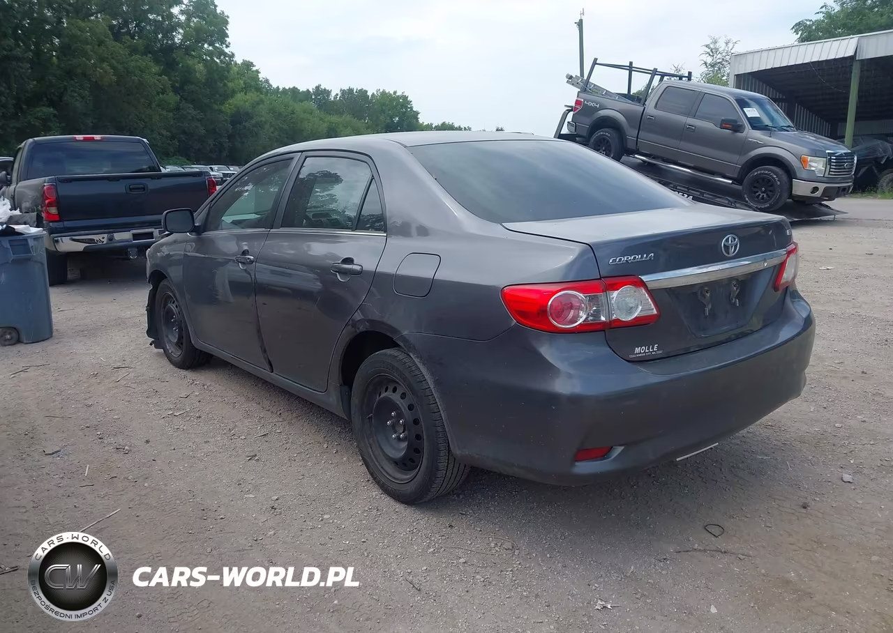 2013 Toyota Corolla Le VIN:5YFBU4EE2DP084858 - 3