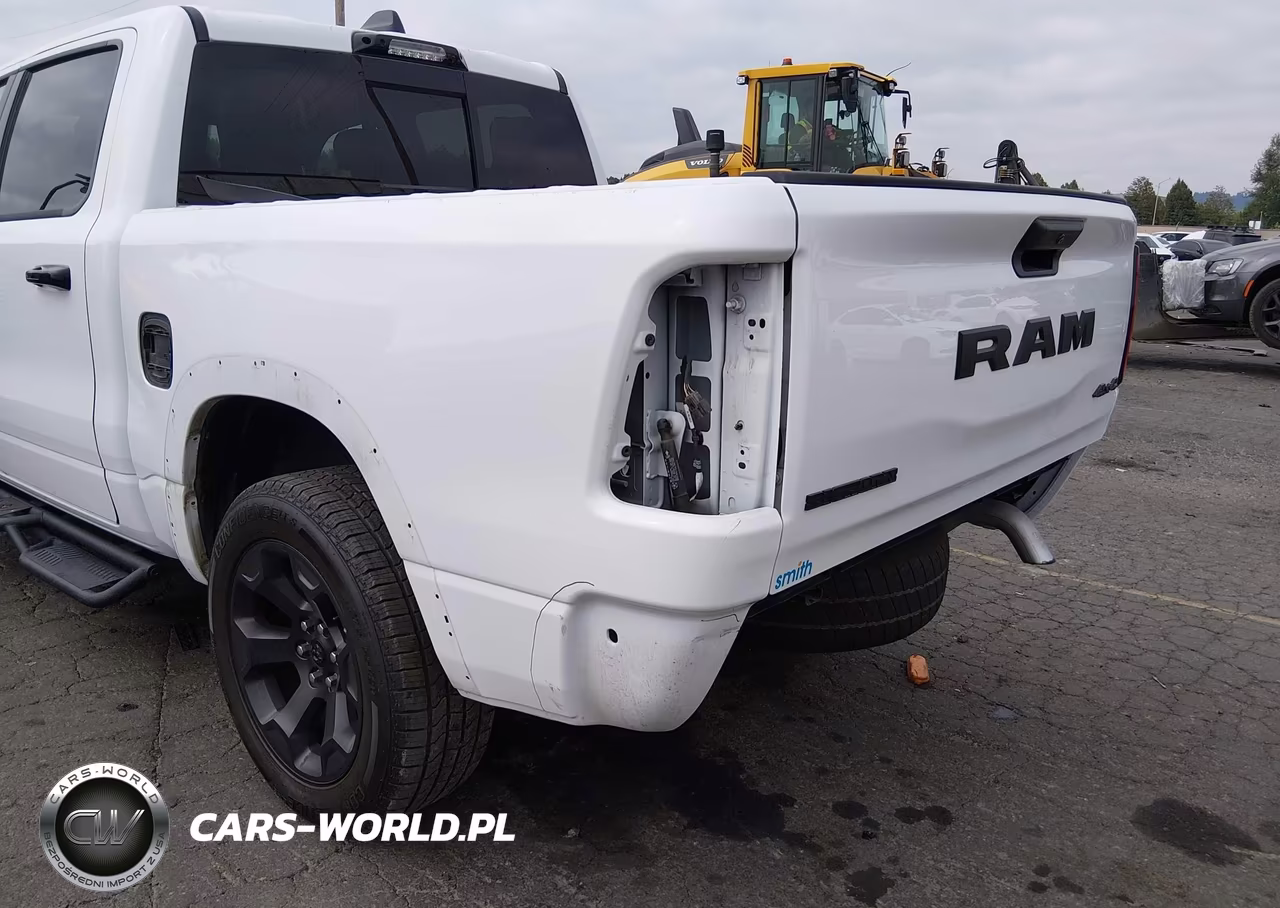 2025 Ram 1500 Big Horn 4X4 5'7 Box VIN:1C6RRFFG3SN523935 - 6