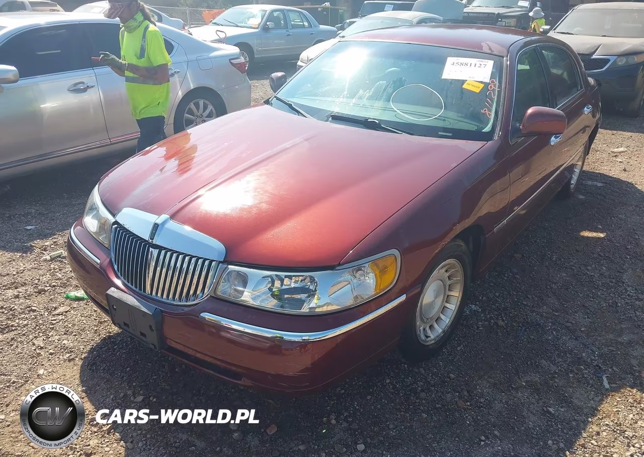 2000 Lincoln Town Car Executive VIN:1LNHM81W6YY811299 - 2