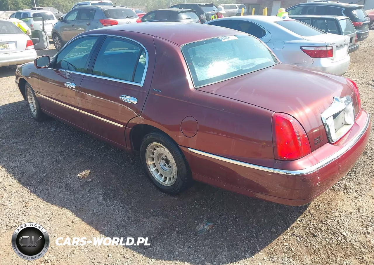 2000 Lincoln Town Car Executive VIN:1LNHM81W6YY811299 - 3