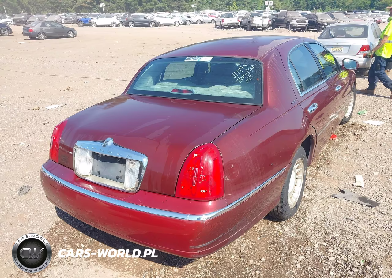 2000 Lincoln Town Car Executive VIN:1LNHM81W6YY811299 - 4