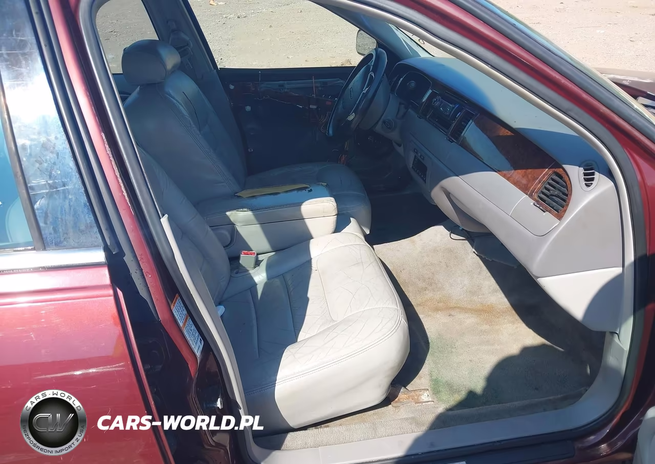 2000 Lincoln Town Car Executive VIN:1LNHM81W6YY811299 - 5
