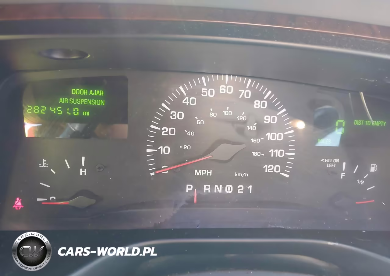 2000 Lincoln Town Car Executive VIN:1LNHM81W6YY811299 - 7