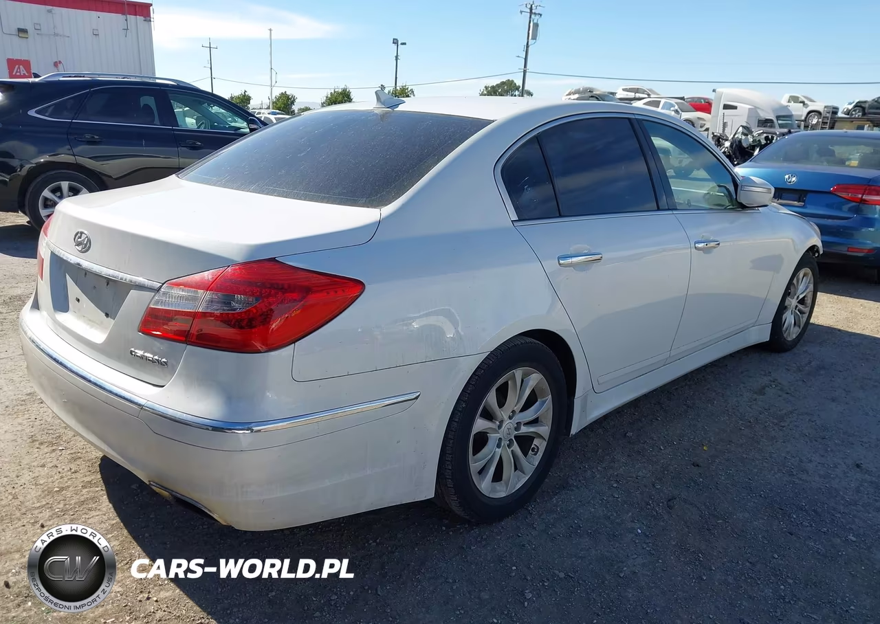 2012 Hyundai Genesis 3.8 VIN:KMHGC4DD9CU185930 - 4
