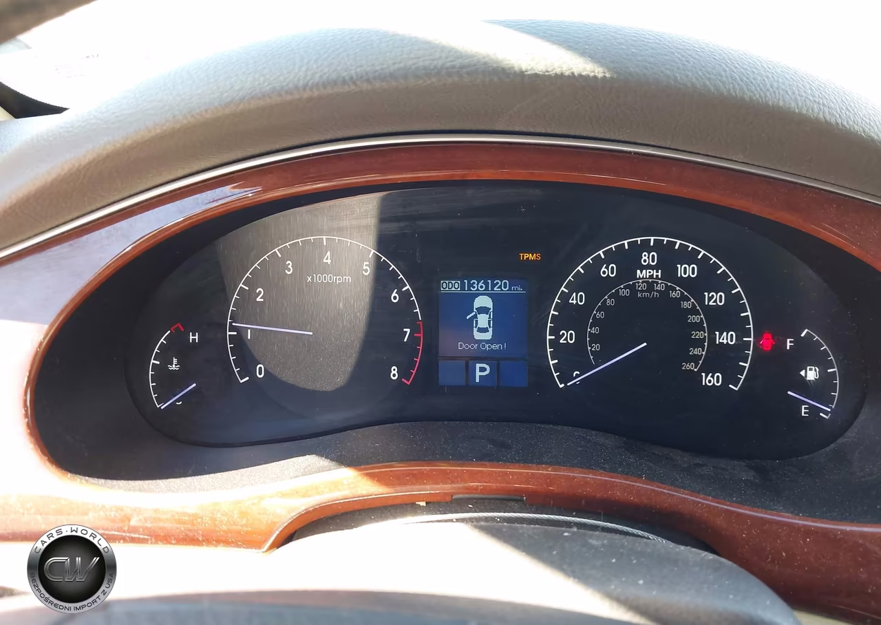 2012 Hyundai Genesis 3.8 VIN:KMHGC4DD9CU185930 - 7