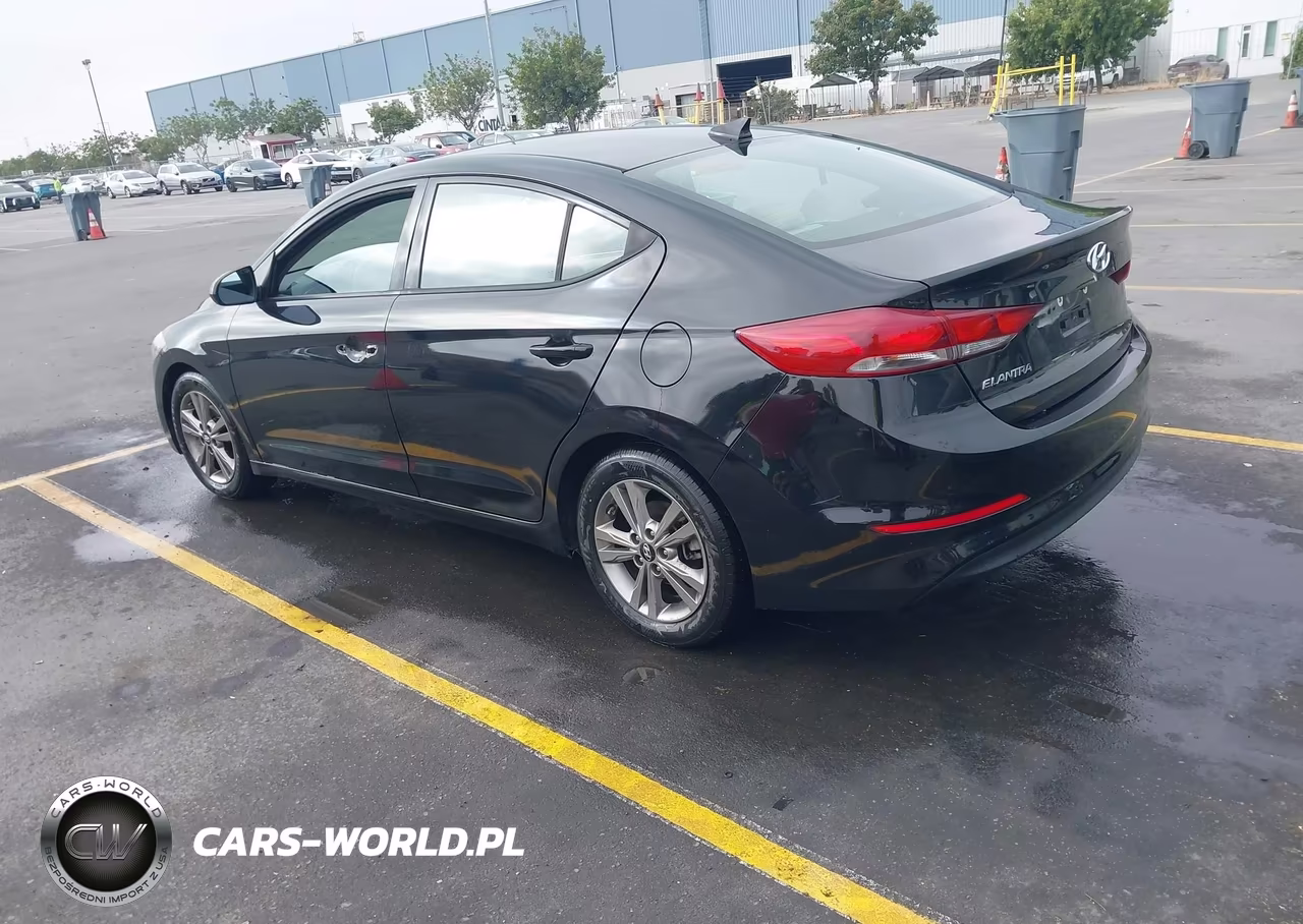 2018 Hyundai Elantra Sel VIN:5NPD84LF2JH371912 - 3