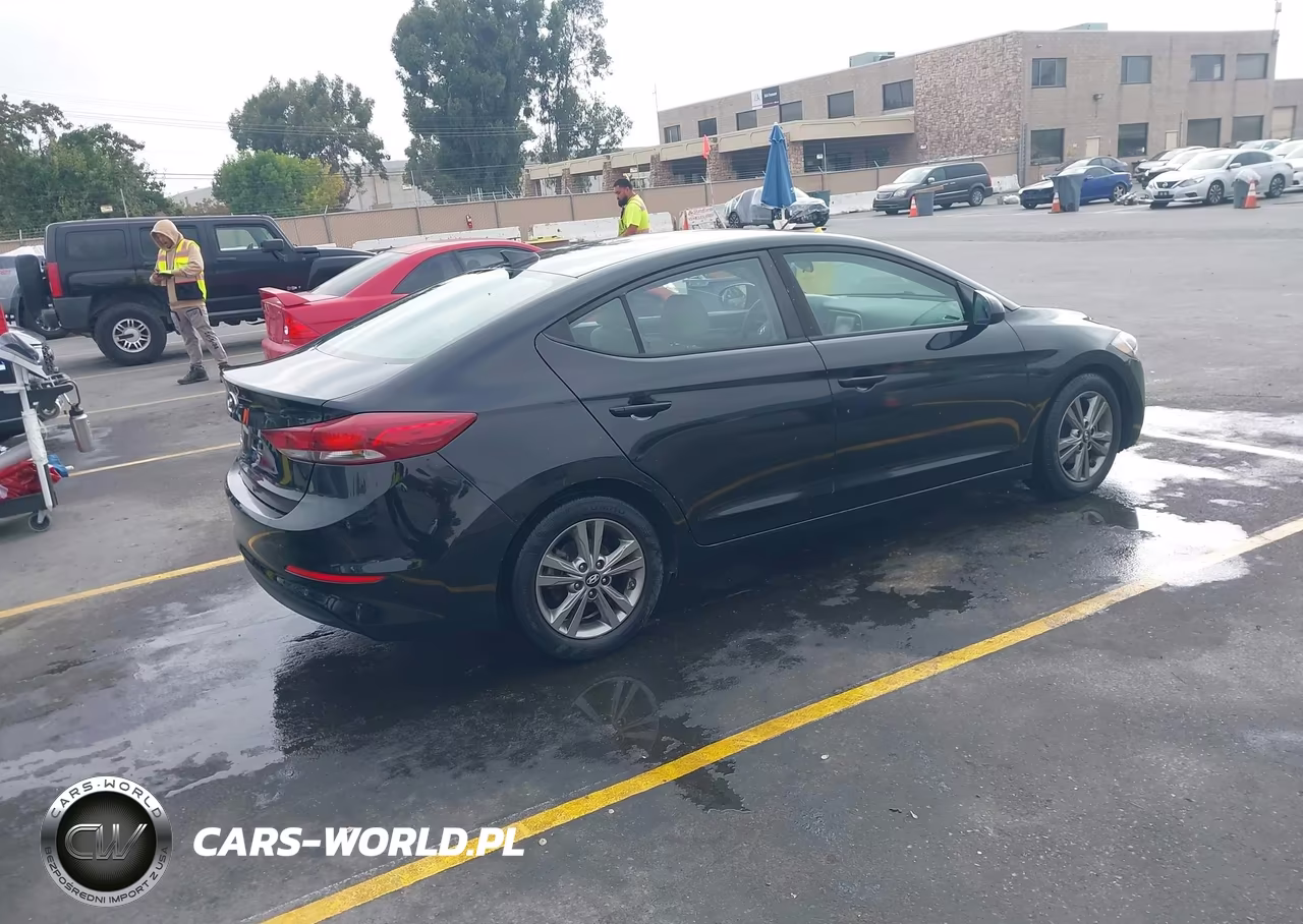 2018 Hyundai Elantra Sel VIN:5NPD84LF2JH371912 - 4
