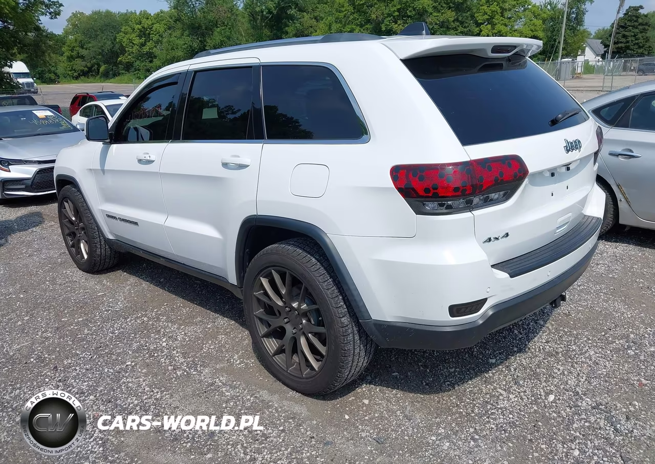 2020 Jeep Grand Cherokee Laredo VIN:1C4RJFAG2LC125491 - 3