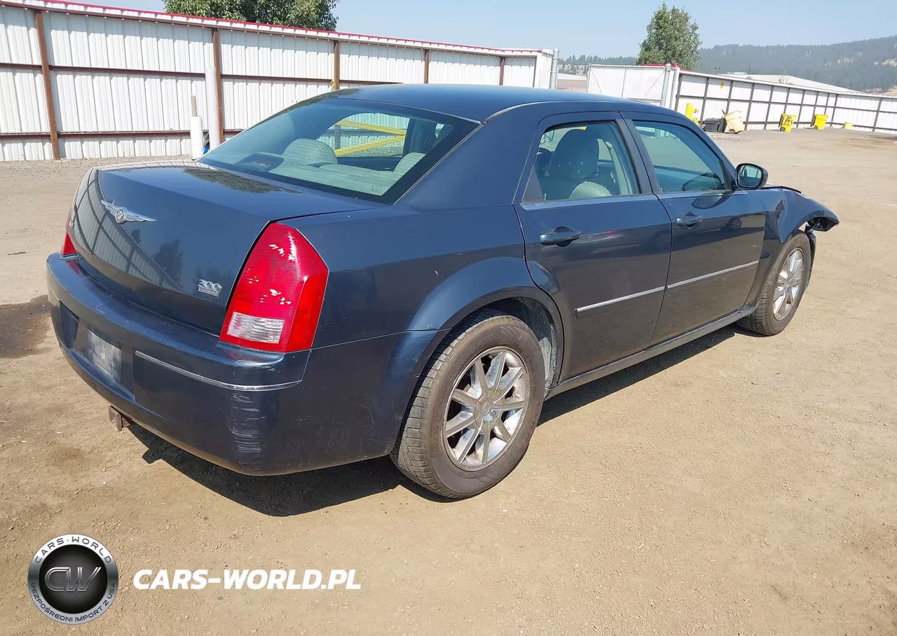 2007 Chrysler 300 Touring VIN:2C3LK53G17H679106 - 4