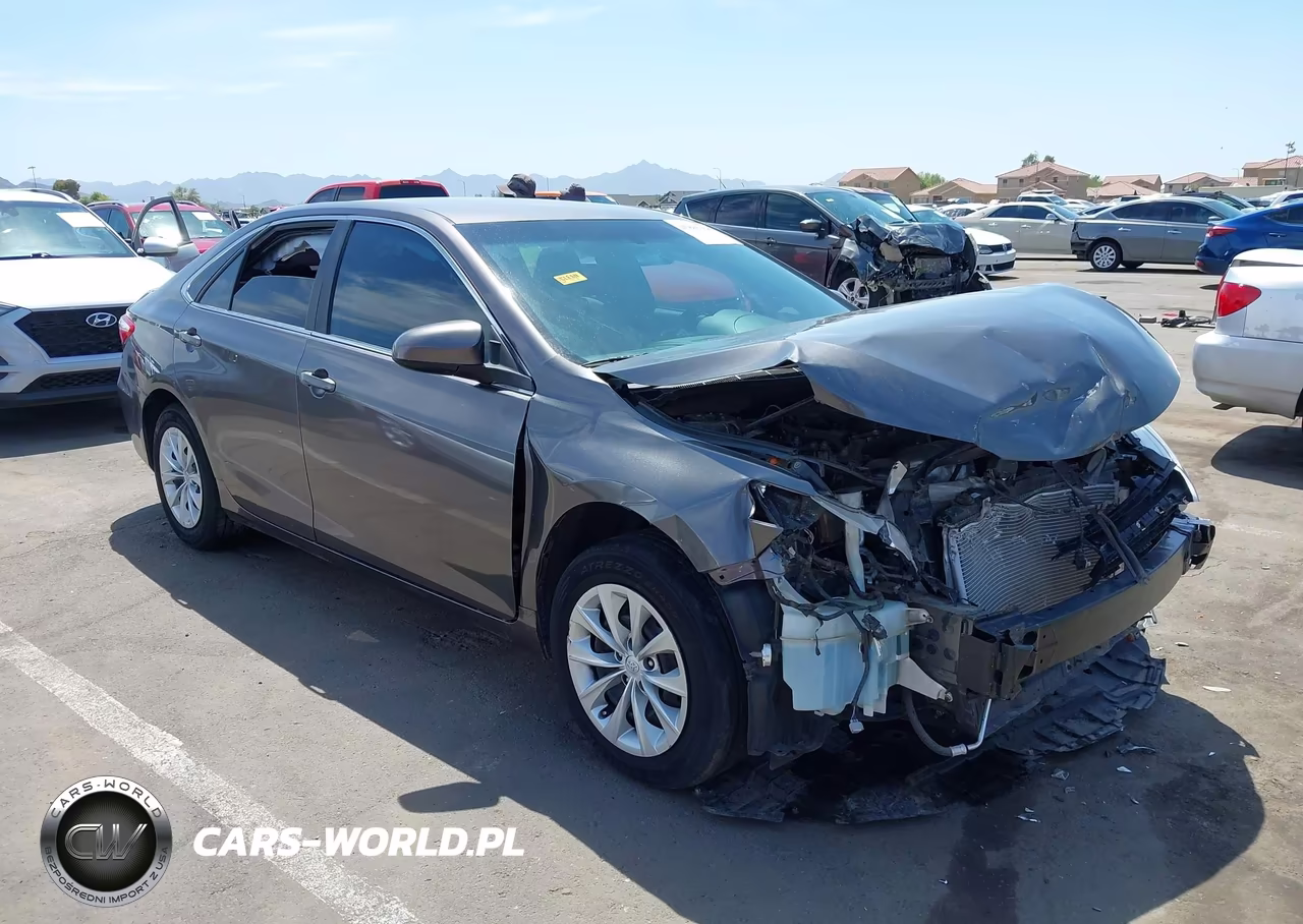 2015 Toyota Camry Le – zdjęcie 1 z 17