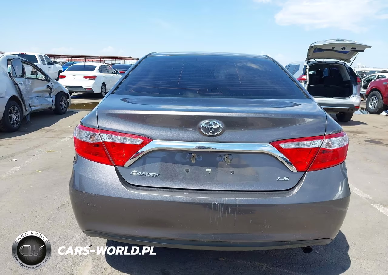 2015 Toyota Camry Le VIN:4T1BF1FK0FU956730 - 17