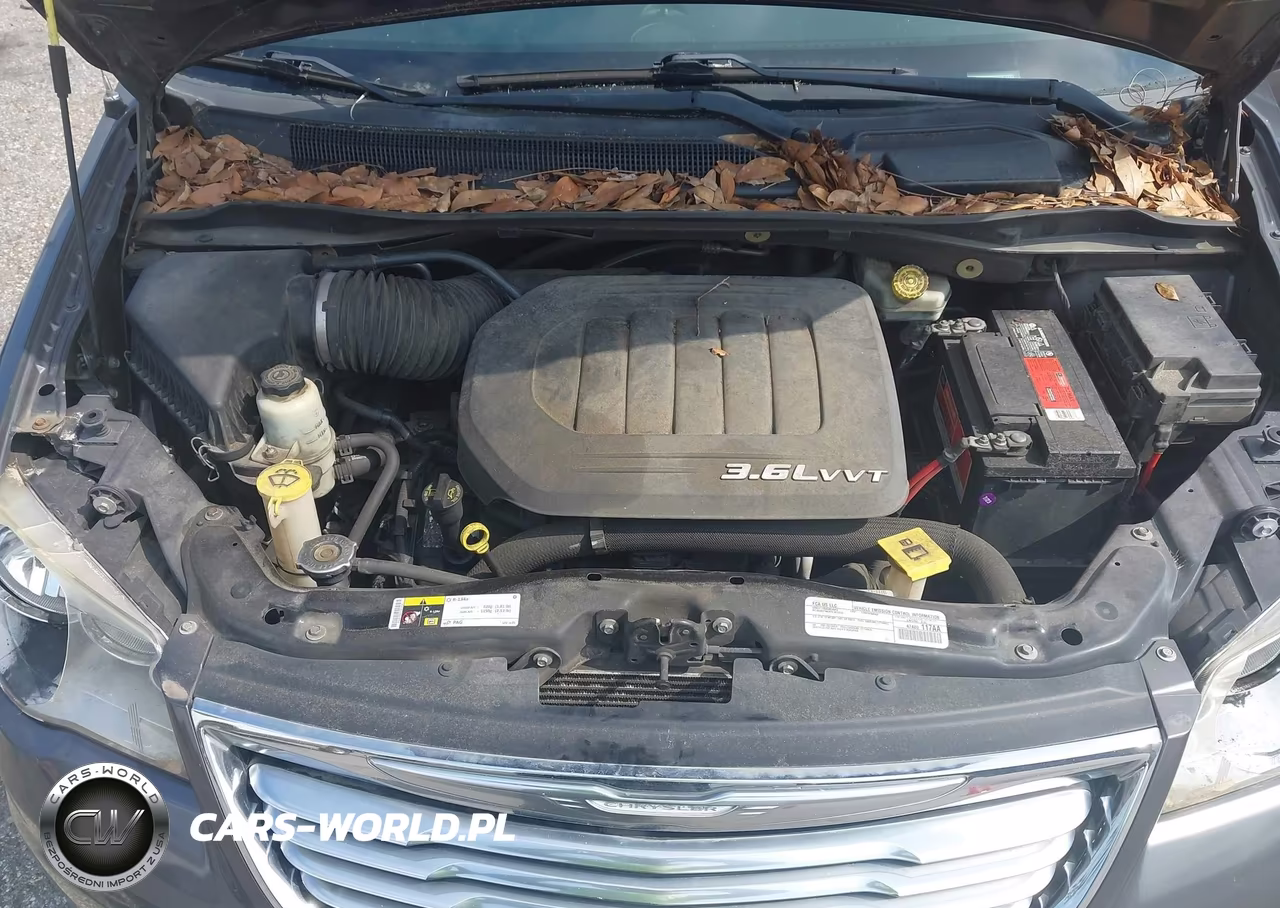 2015 Chrysler Town & Country Touring VIN:2C4RC1BG0FR673240 - 10