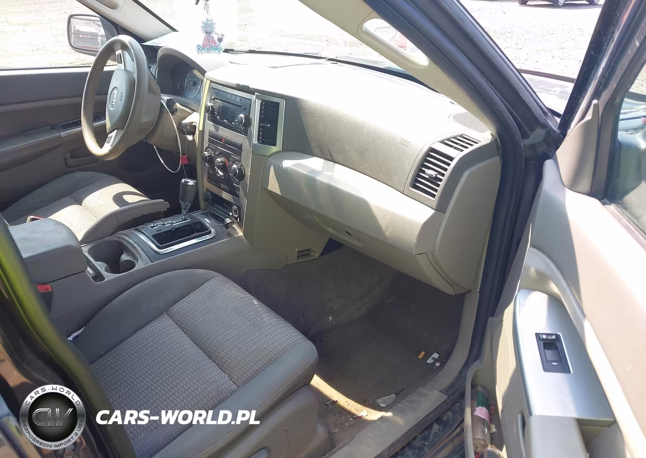 2008 Jeep Grand Cherokee Laredo VIN:1J8GR48K18C206237 - 5