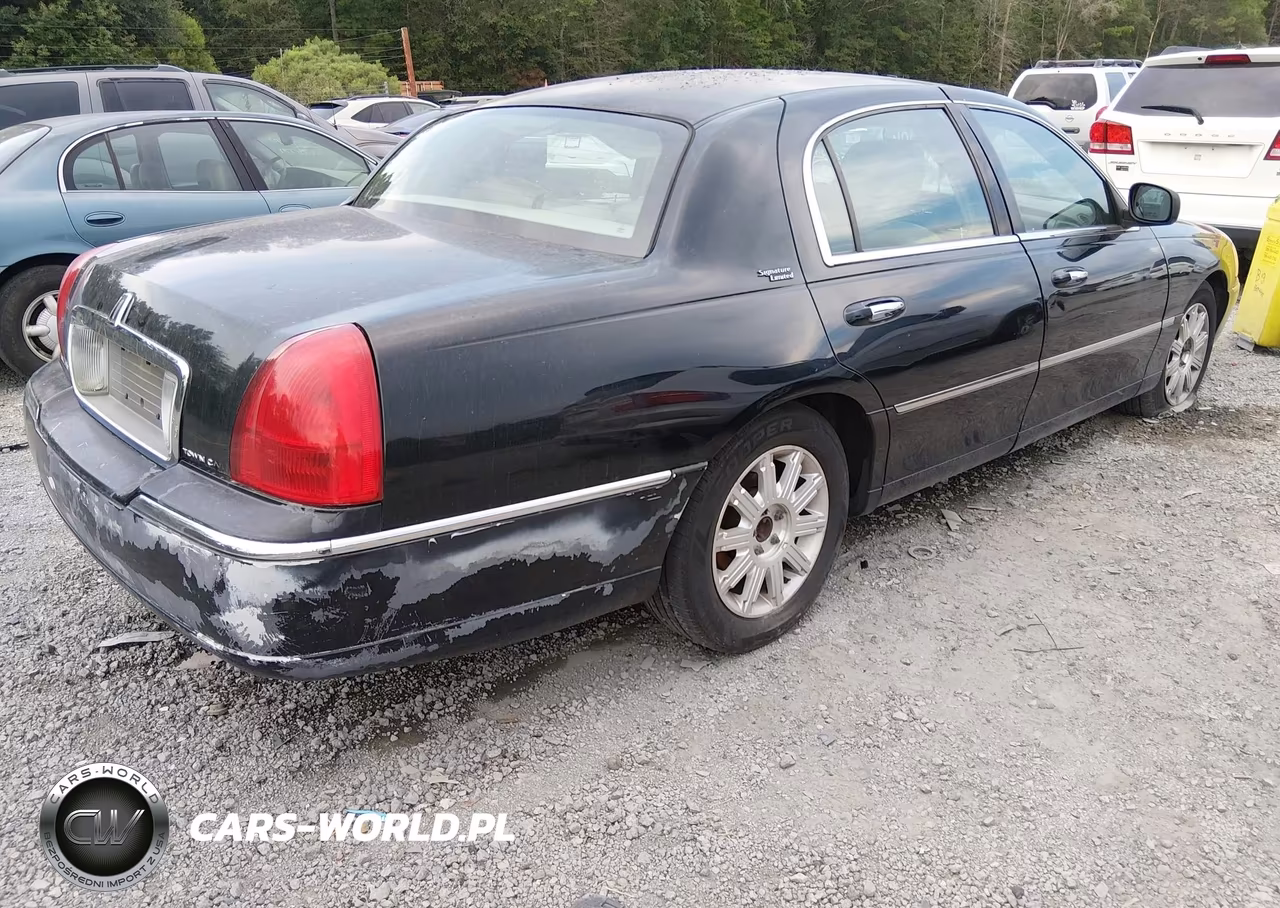 2011 Lincoln Town Car Signature Limited VIN:2LNBL8CV2BX751686 - 14