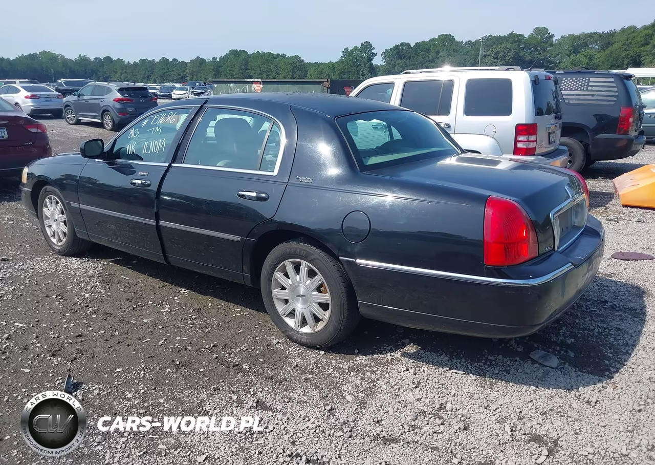 2011 Lincoln Town Car Signature Limited VIN:2LNBL8CV2BX751686 - 3