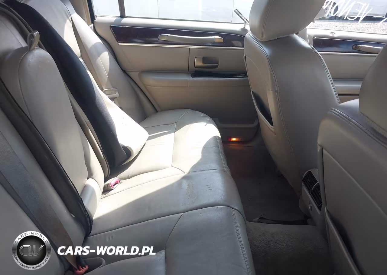 2011 Lincoln Town Car Signature Limited VIN:2LNBL8CV2BX751686 - 8